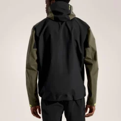 Arc'teryx Men's Beta Jacket Spotlight