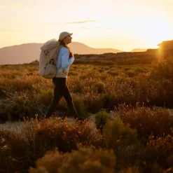 Fjällräven Women's Keb Lätt Wind Jacket Fossil
