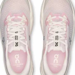 On Women's Cloudsurfer Trail 2 Lily/Gardenia