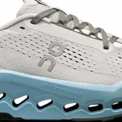 On Women's Cloudsurfer Trail 2 Glacier/Dust