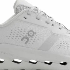 On Wommen's Cloudrunner 3 White/Ivory
