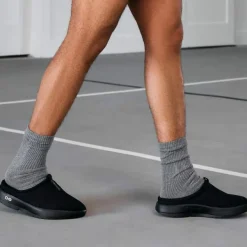 OOFOS Men's OOcoozie Sport Black