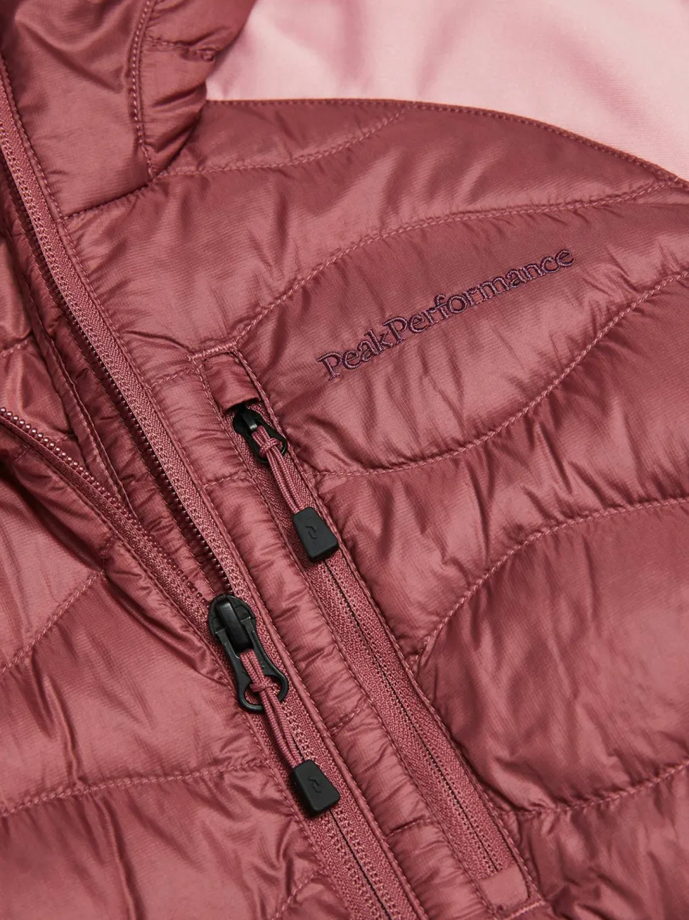 Peak Performance Women's Helium Down Hybrid Hood Wild Rouge