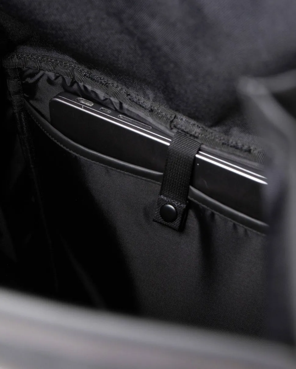 Sandqvist Stream Slim Rolltop M Black