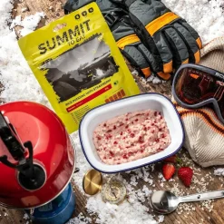 Summit to Eat Rice Pudding with Strawberry Nocolour