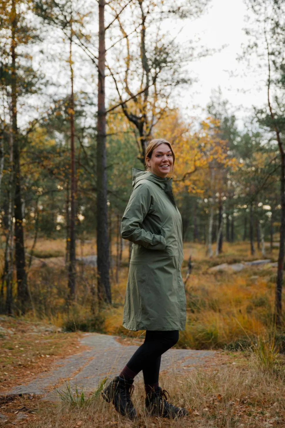 Urberg Women's 2L Rain Coat Deep Lichen Green