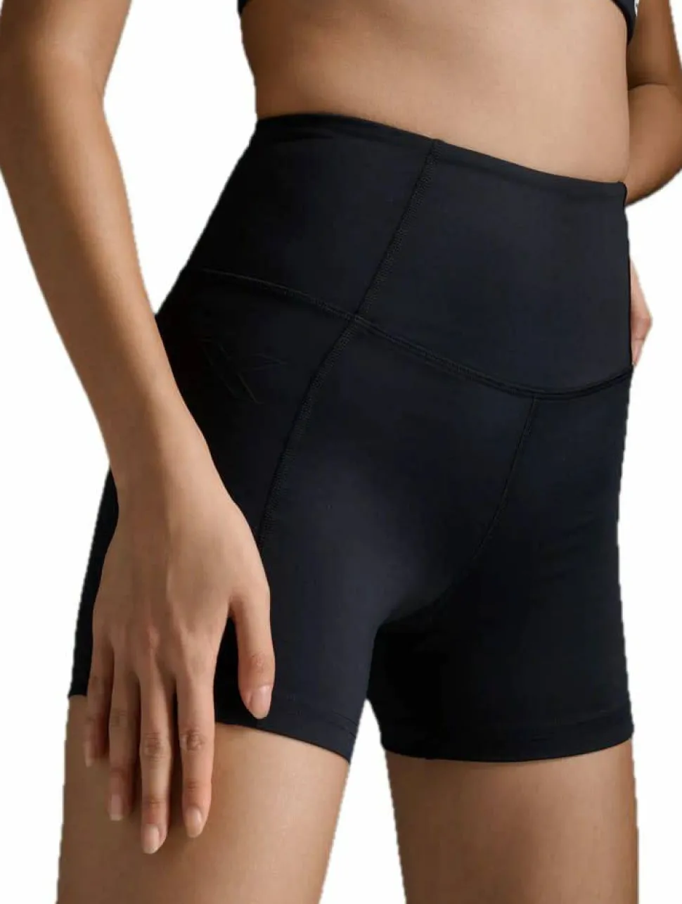 2XU Women's Flex Hi-Rise Compression 4 Inch Short Black/black