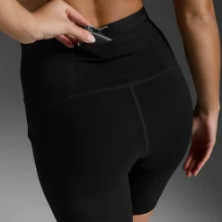 2XU Women's Form Stash Hi-Rise Bike Short Black/black1