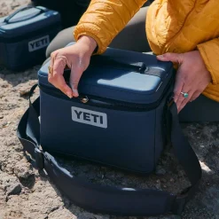 Yeti Daytrip 9L Insulated Box Classic Navy